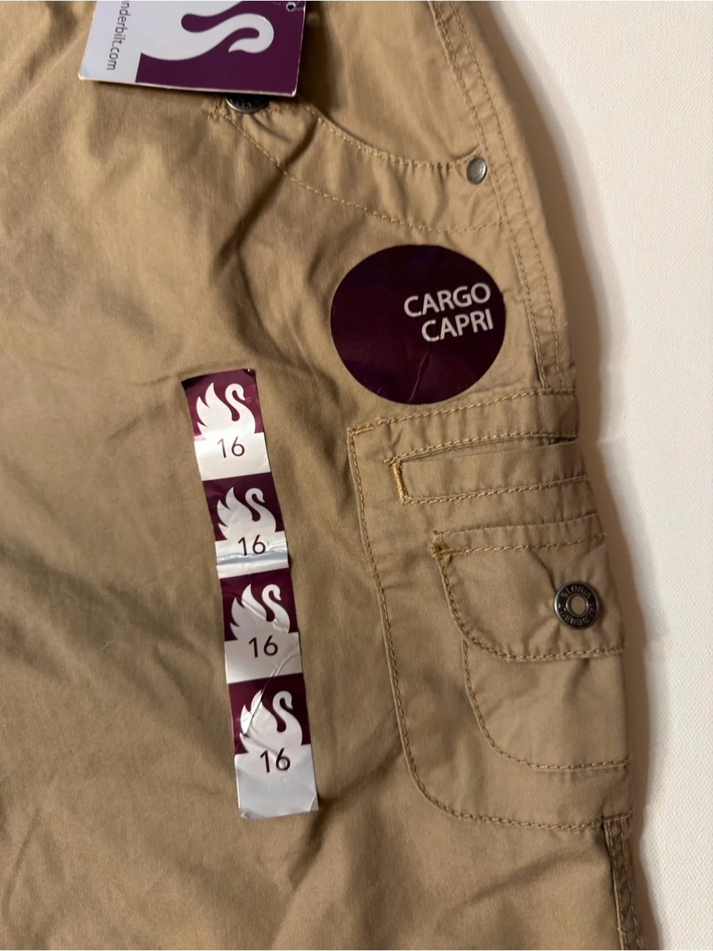 NWT Women's Gloria Vanderbilt Cargo Capri Pants in Khaki Size 16/19" Inseam - Picture 3 of 11